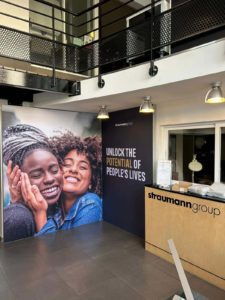 cadres aluminium sur pieds